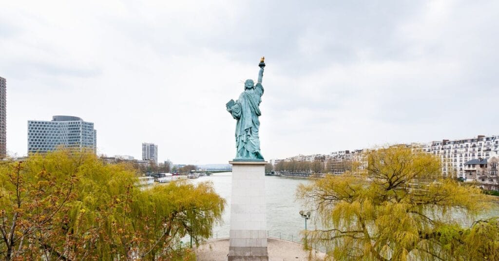 La curieuse histoire de la Statue de la Liberté de Paris, la petite sœur de celle de New York