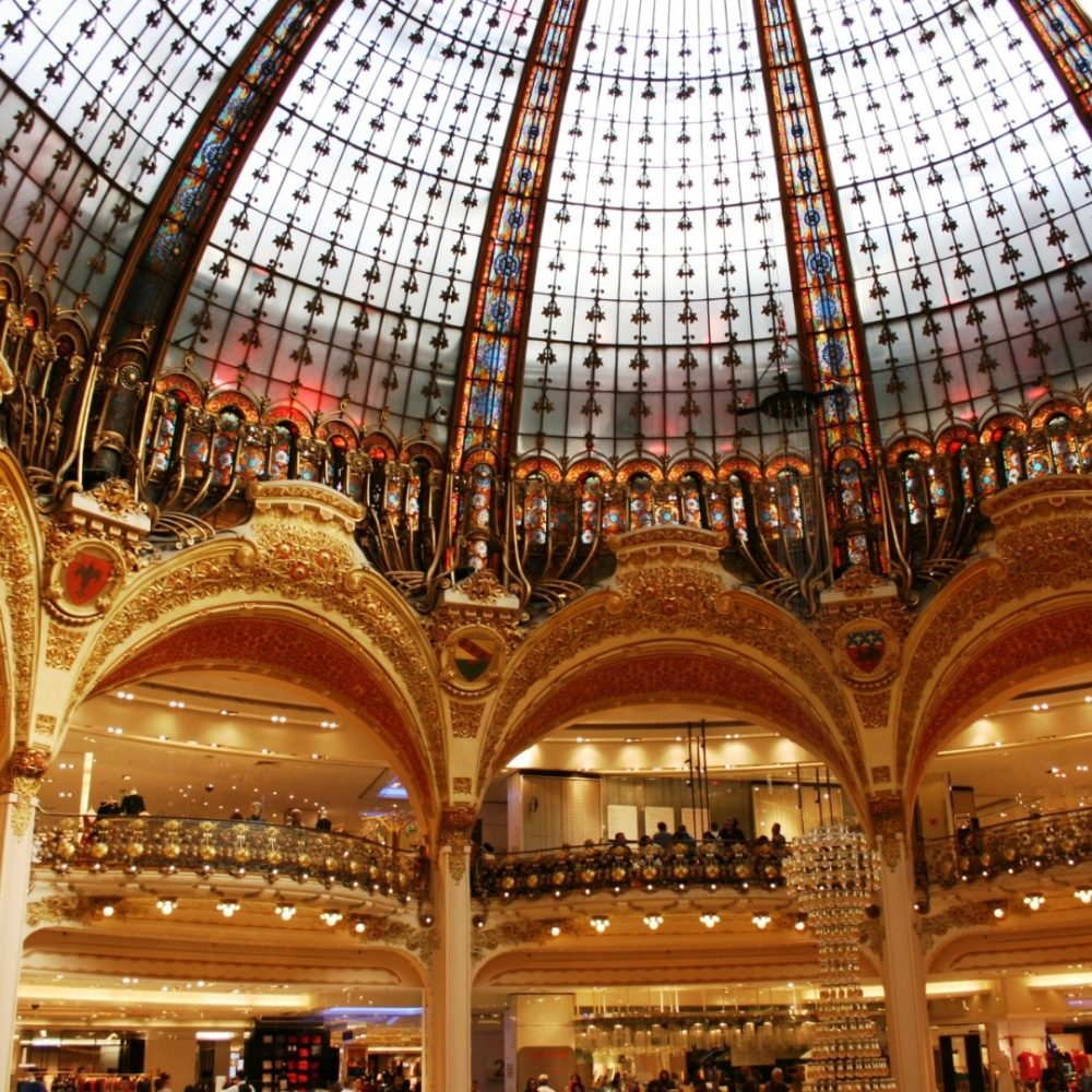 Les vitrines de Noël 2021 des grands magasins parisiens
