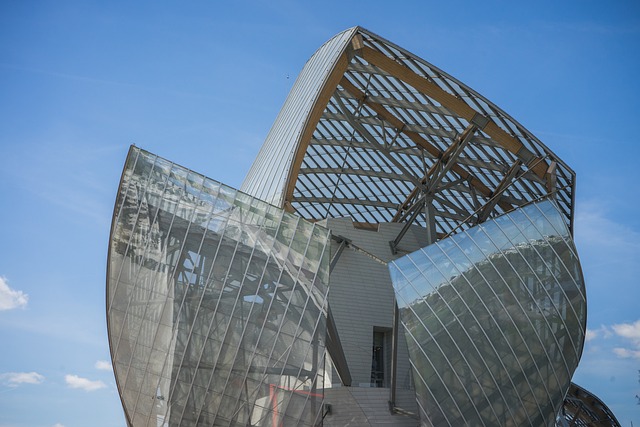 Fondation Louis Vuitton in Paris: where art and architecture meet - Erasmus  Place