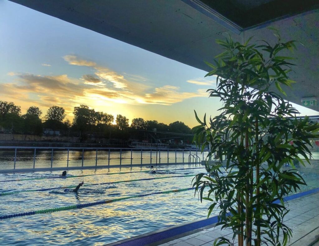 La Piscine Joséphine Baker : une piscine unique sur la Seine - Erasmus