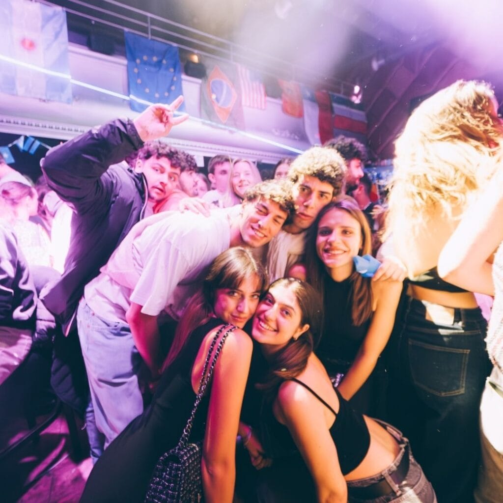 FOLIES (16)