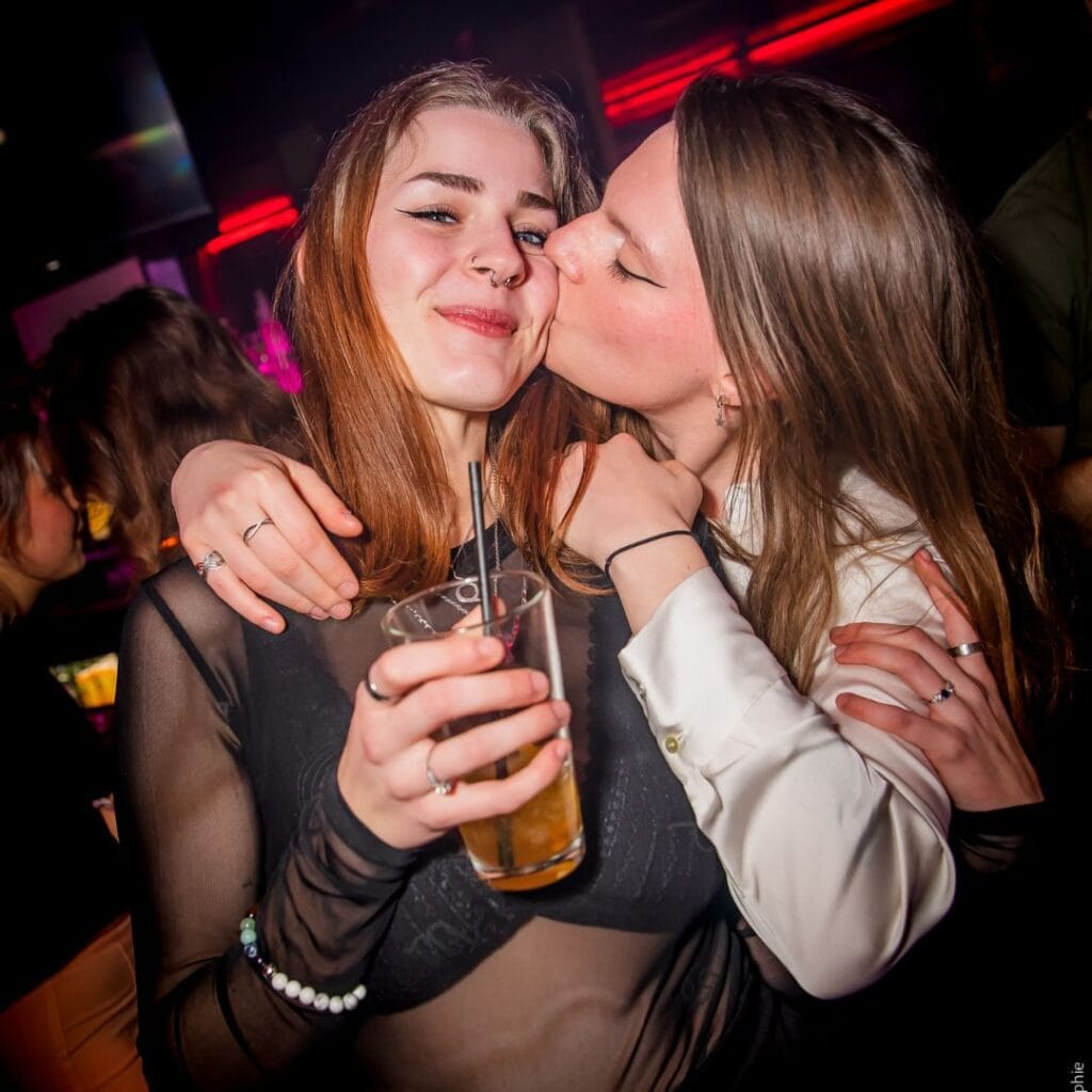 Kiss (6)